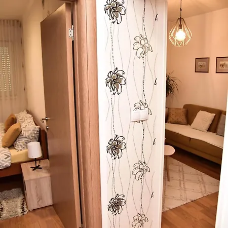 U2 Apartament *