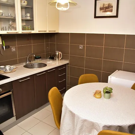 U2 Apartament
