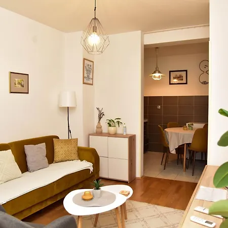 U2 Apartament *